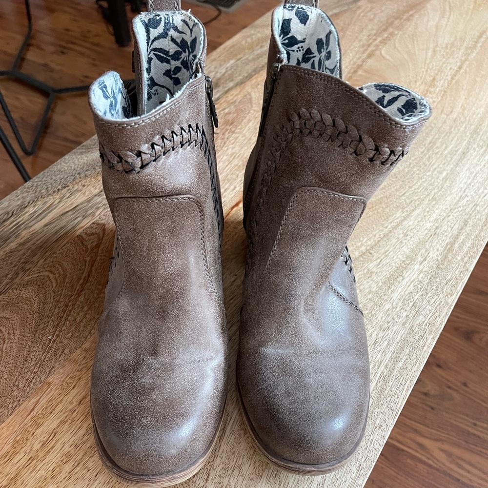 Roxy Ankle boots